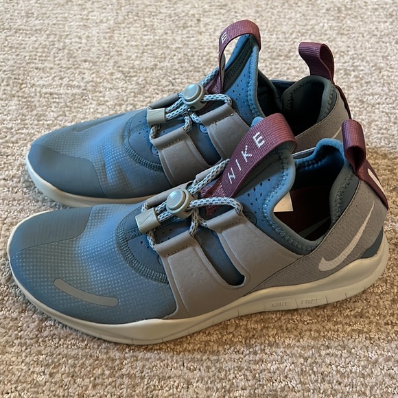 Nike running shoes, blue, size 9.5 - Picture 2 of 3